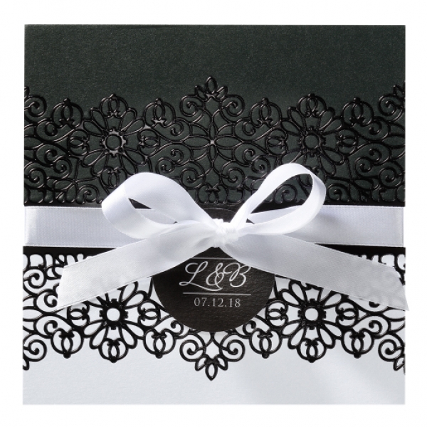 Trouwkaart Luxe trouwkaart in stijlvol zwart/wit met losse applicatie